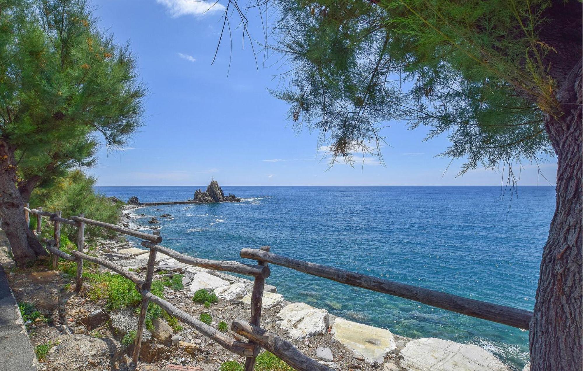 Beautiful Apartment In Moneglia With Kitchen Exteriér fotografie